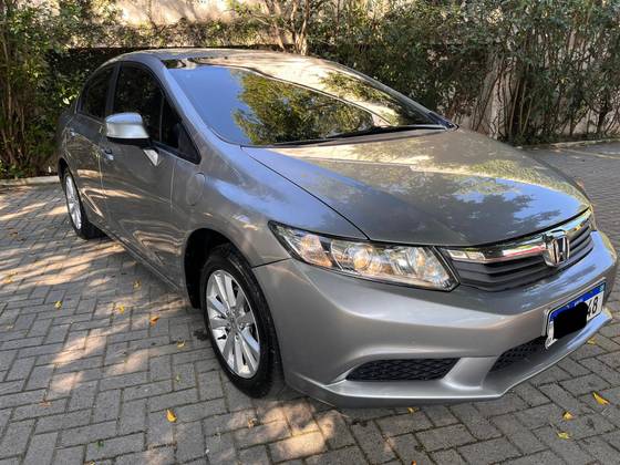 HONDA CIVIC 1.8 LXS 16V FLEX 4P AUTOMÁTICO HONDA CIVIC 1.8 LXS 16V FLEX 4P AUTOMÁTICO